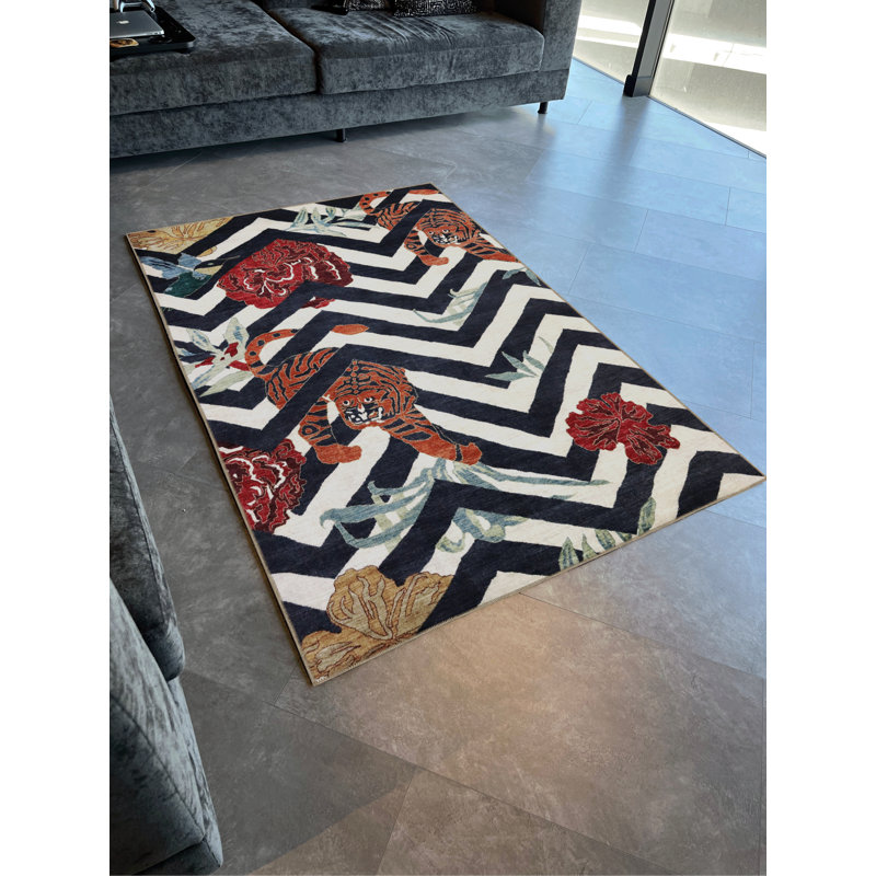Tapis décoratif noir à motif géométrique tigré à motif zigzag noir, Rectangle 4 pi 11 po x 7 pi 6 po