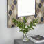 Miroir mural en bois beige avec motif de losanges