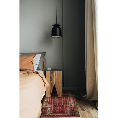 Tapis noir Teimani 2 pi 9 po x 4 pi 5 po