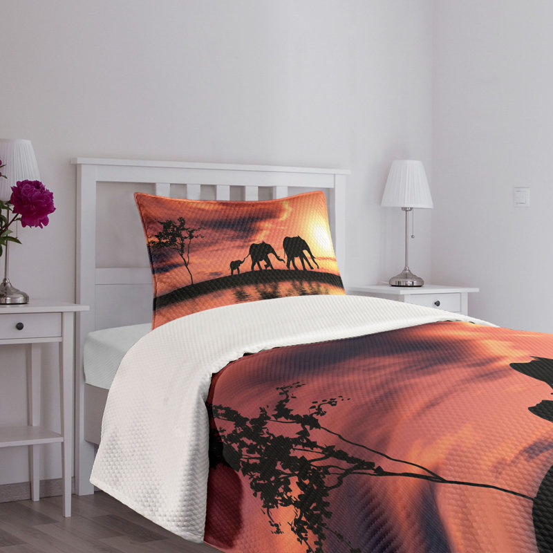 Twin White Quilted Bedspread Set with Animal Print