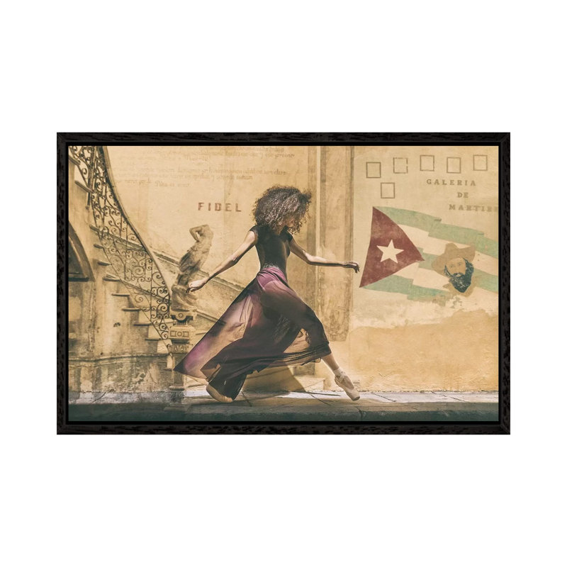 Walking in Havana 1 Piece Wall Art on Canvas, 45.72cm H x 66.04cm W x 3.81cm D, Black Framed