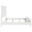 Très grand lit en bois blanc vieilli, tête de lit en tissu rembourré, rails bas pour profil aéré, lit de style transitionnel point focal de la chambre à coucher, finition, tête de lit en tissu, silhouette contemporaine aux lignes épurées,