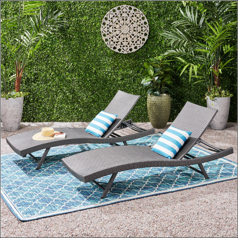 PE WICKER CHAISE, Gray