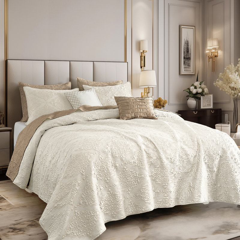 Satin Quilt Set Cooling 5-Piece Bedding Set, King Quilt + 4 Additional Pieces, Cream