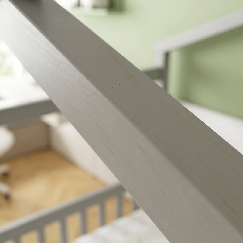 Structure de lit double en bois avec clôture pour enfants et adolescents - Gris, fabrication en pin robuste, aucun sommier nécessaire, espace de jeu ludique et sécuritaire