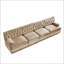 Luxueux canapé de style Chesterfield en velours doux avec capitonnage à boutons, jupe à pampille et conception modulaire pour une détente élégante, chameau