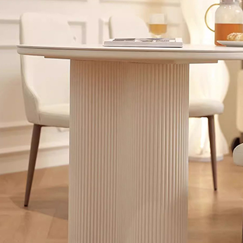 Table et chaises de salle à manger ovales de style crème