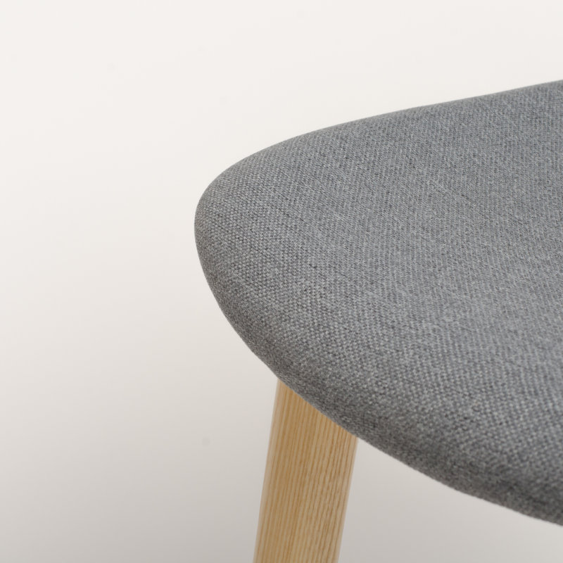 Tabouret de bar en bois massif System avec structure solide, mousse haute densité, dossier incurvé, gris