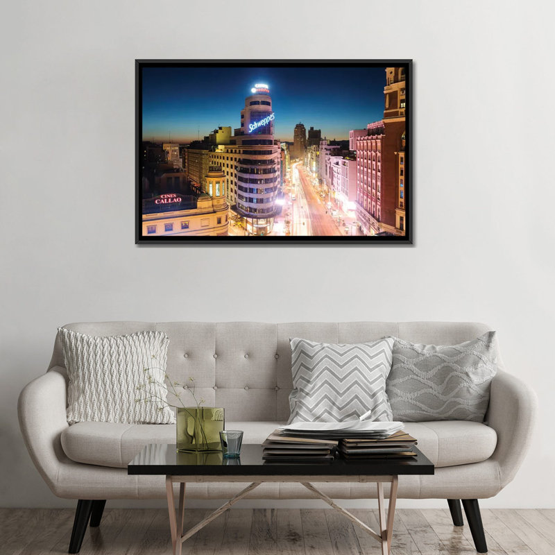 «Gran Via At Night, Madrid, Espagne» par Matteo Colombo, impression sur toile, Toile avec cadre flottant noir, Pas de tapis