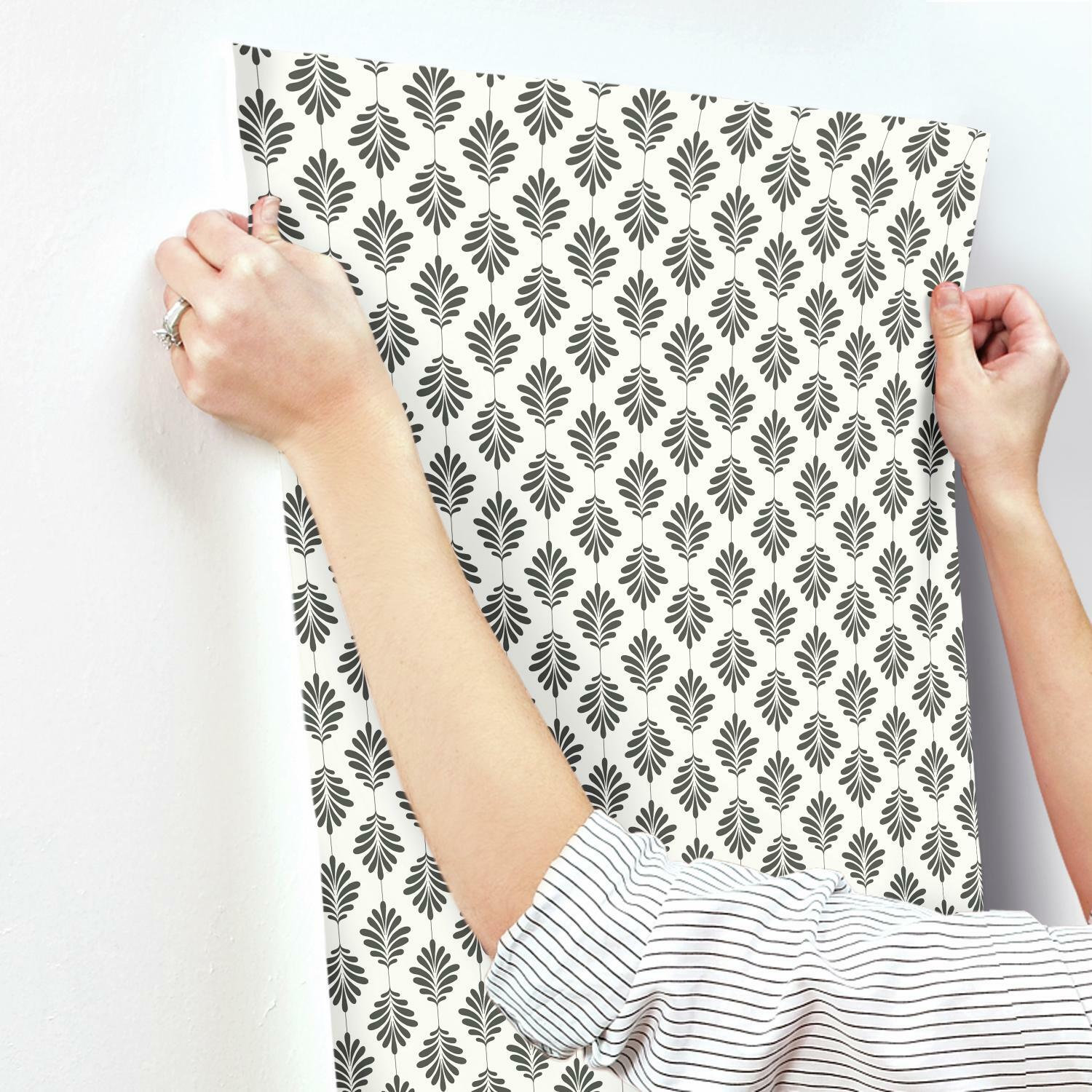 Saskia Modern Floral Wallpaper, Black/White