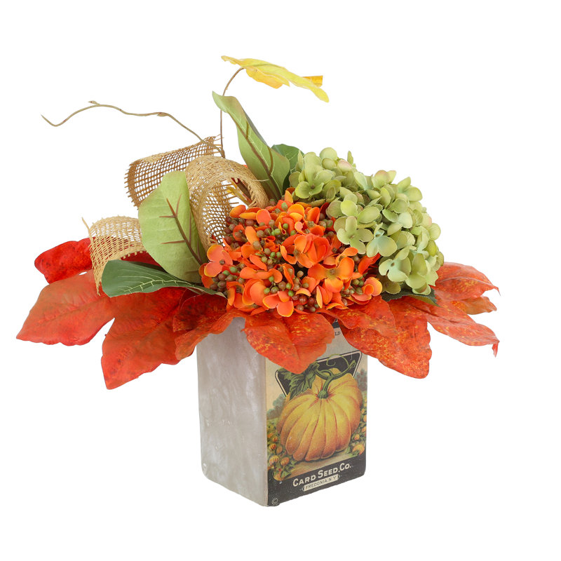 Arrangement de feuilles d'hortensias et de magnolias d'automne Lohman