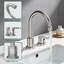 Robinet de lavabo de salle de bain surdimensionné en nickel brossé à 2 poignées à 3 poignées et 3 trous à 360 ° avec ensemble de bonde escamotable-127342993