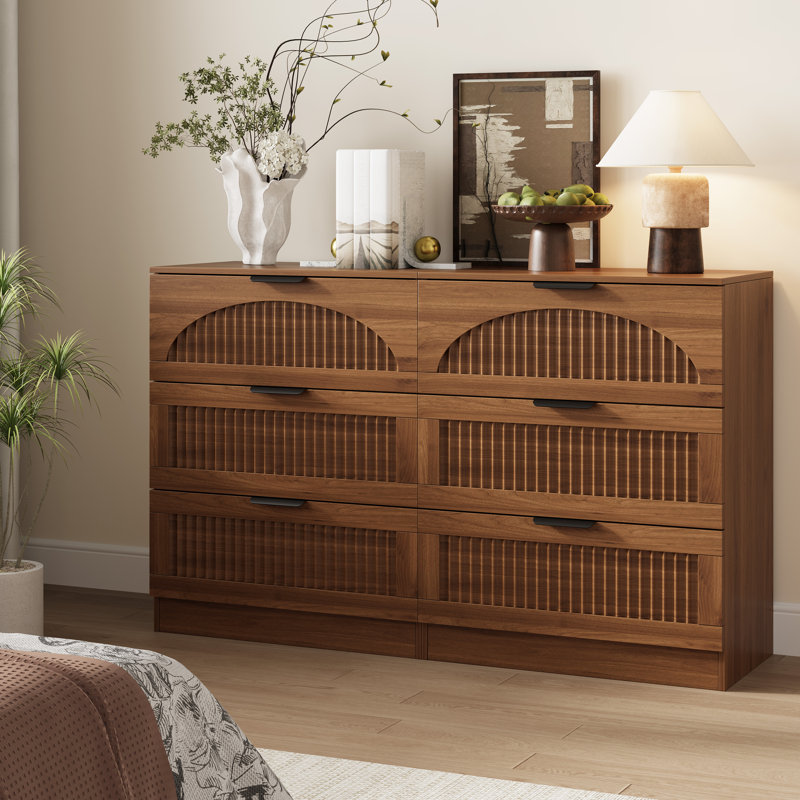 Table de chevet cannelée à 3 tiroirs de 60 cm de large avec poignées en métal, table de chevet en bois avec façades arquées pour chambre à coucher