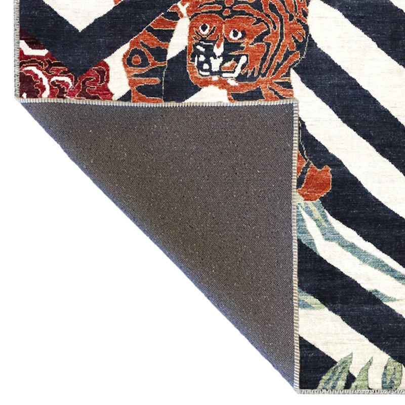 Tapis décoratif noir à motif géométrique tigré à motif zigzag noir, Rectangle 5 pi 1 po x 7 pi 6 po