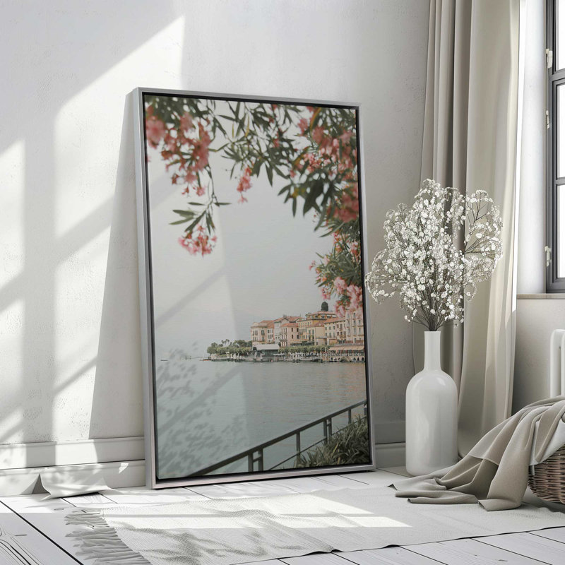Impression sur toile roulée Scenic Blossoms, Cadre flottant noir satiné, H 18,75 po x l 12,75 po x P 1,75 po