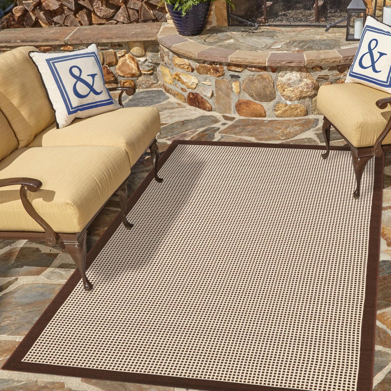 Tapis brun / beige en polypropylène tissé à la machine à motif géométrique Gourlie, Rectangle 5 pi 1 po x 8 pi