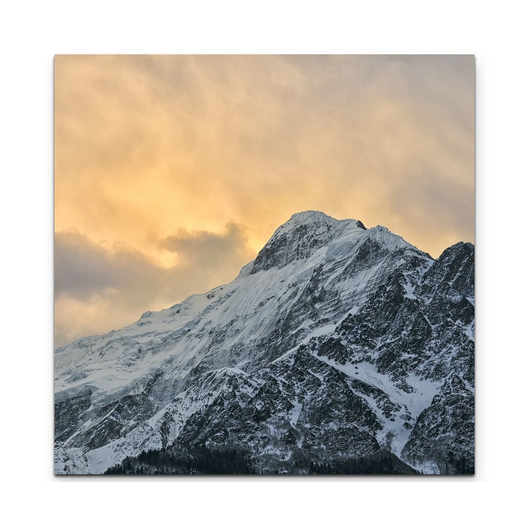 Leinwandbild Herrlich verschneite Bergspitze im Himalaya