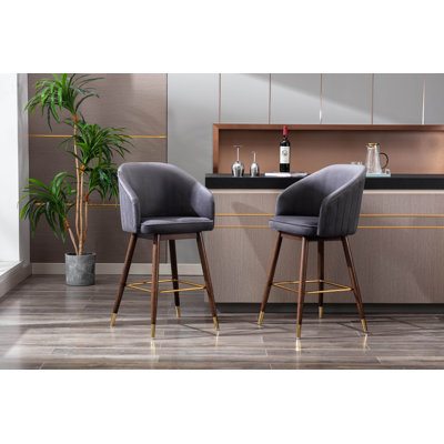 Tabouret de bar 28 po en velours avec pieds en bois d'hévéa
