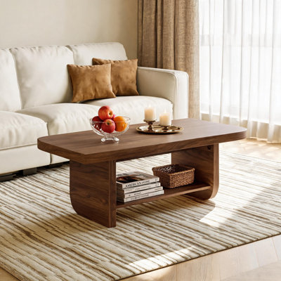 Table basse 47,2 pouces en forme d'éventail avec tablette de rangement, table d'appoint en panneau de fibres à densité moyenne à grain de noyer pour le salon