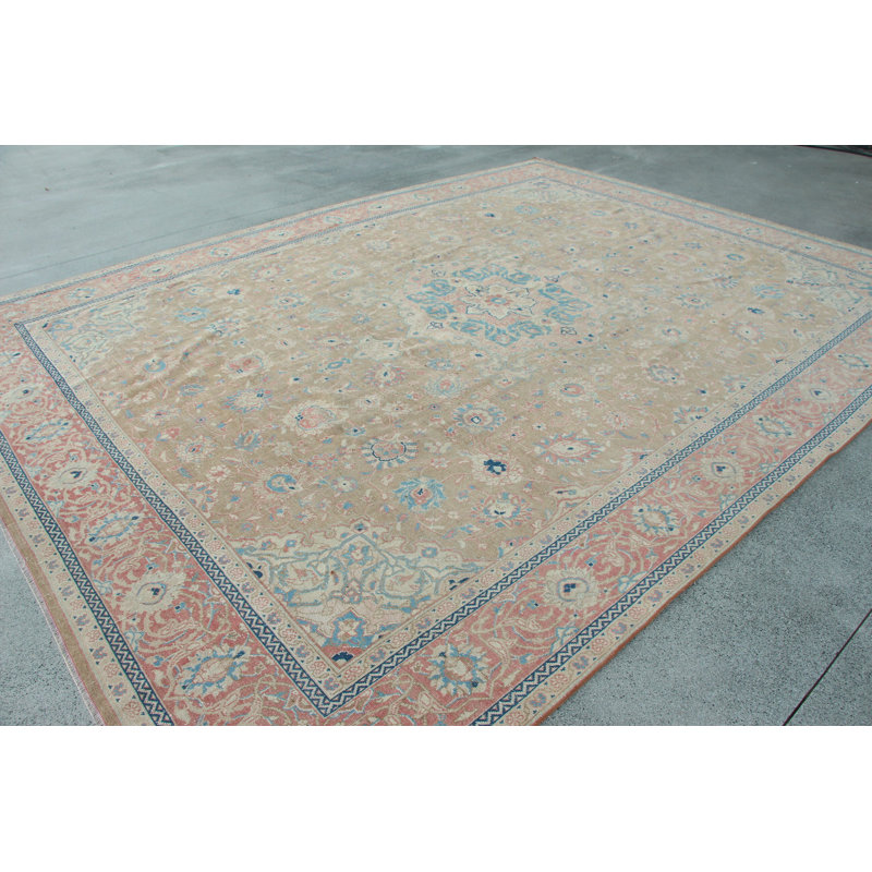 Grand tapis turc avec motif floral rétro dans des couleurs pastel douces et élégant beige et bleu pour le décor du salon