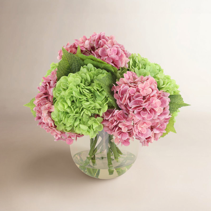 Hortensias disposés dans un vase en verre Real Touch, Rose / Vert