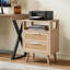 Ensemble de 2 tables de chevet modernes avec 2 tiroirs chacune, finition en bois naturel, poignées dorées et rangement coulissant pour l'organisation de la chambre à coucher.-129673928