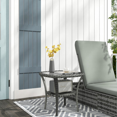Table d'appoint avec rangement caractéristique, plateau extérieur en verre pour les jardins, les porches et les cours. Table de bout toutes saisons Mix Grey, 19,7 po x 19,7 po x 21,7 po, capacité de 110 lb, potentiel d'assemblage requis,
