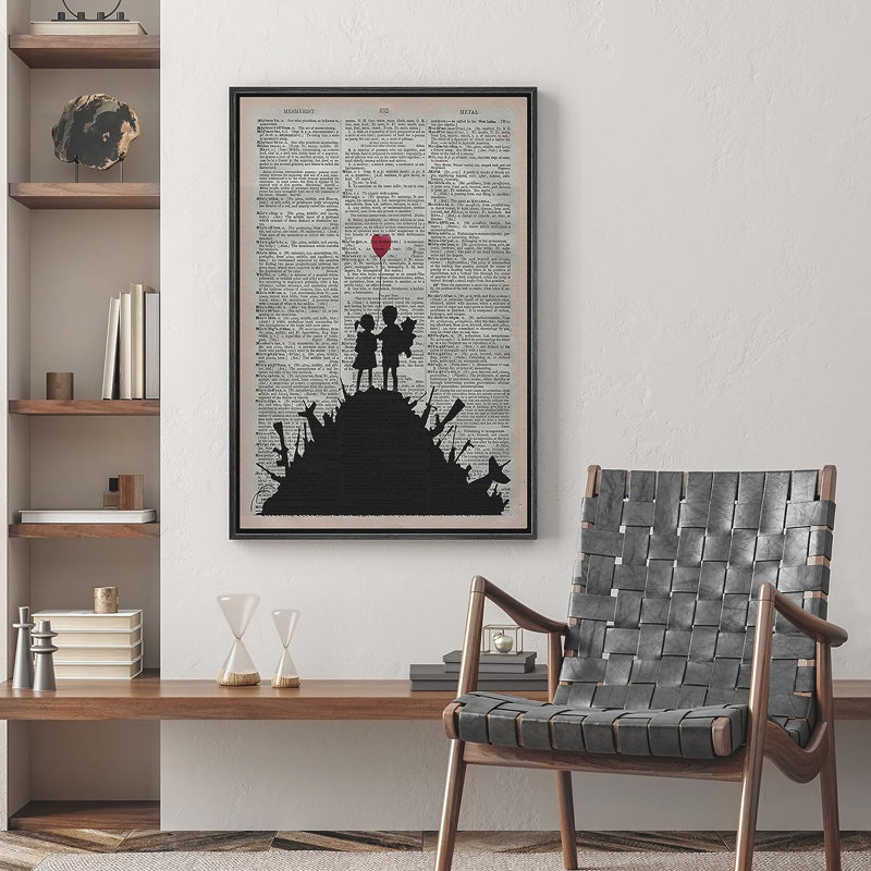 Heart Banksy Kids, journal sur toile, H 24 po x l 16 po x P 1,5 po, Cadre flottant noir
