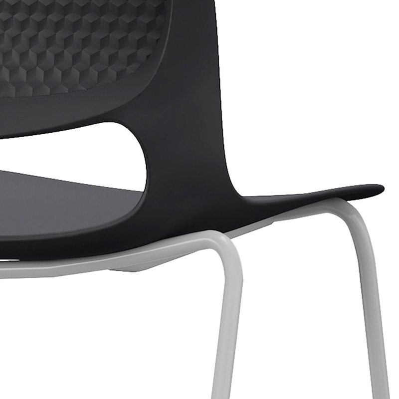 Un ensemble de 4 chaises empilables