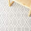 Tapis géométrique en laine et en coton tissé à la main avec latex Marbella-522680003