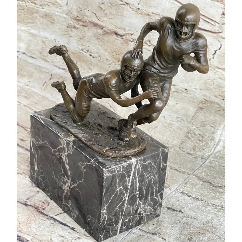 Deux joueurs de football musclés