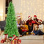 Le sapin de Noël classique 7 pi Winga est un arbre de Noël classique en forme de crayon de 84 pouces qui convient à la fois à l'Halloween et à Noël. Il comporte des branches denses pour des décorations de Noël réalistes-1108991735