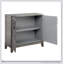 Commode d'appoint Ridge avec beaucoup de rangement et poignées de tiroir coulées à la main, parfaites pour organiser et rehausser votre décor.