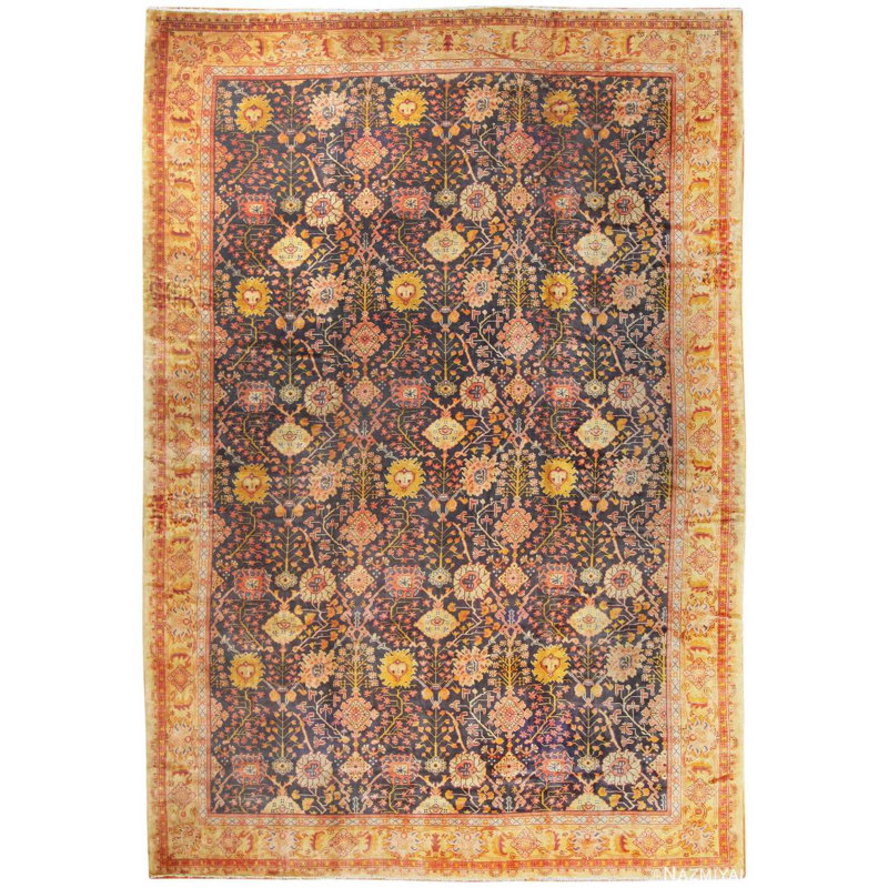 Tapis antique dans un vase