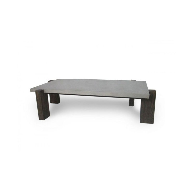 Table basse à 4 pieds