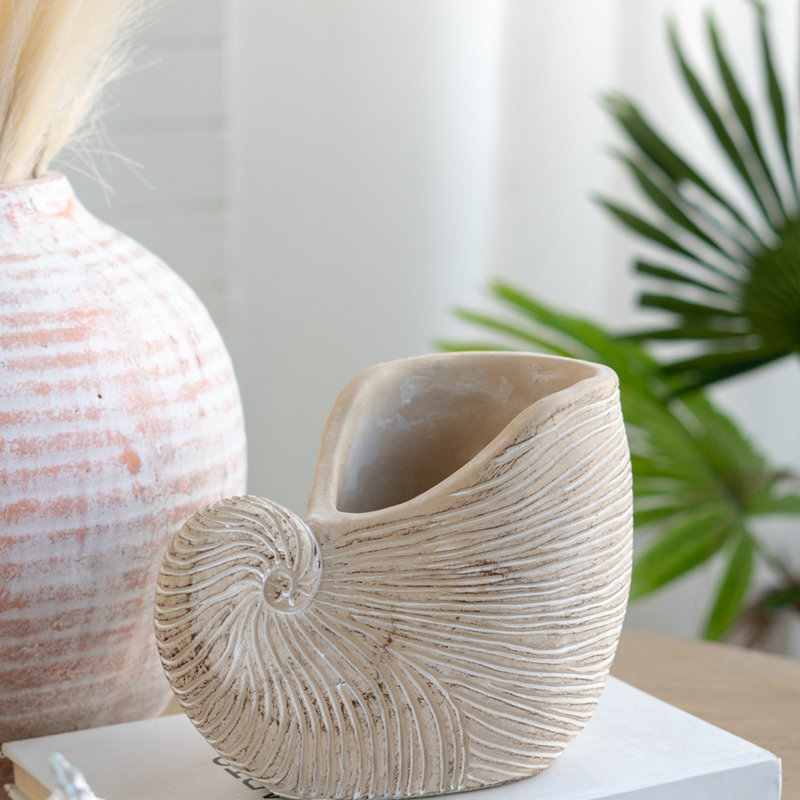 Pot à fleurs sable et ciment avec finition texturée beige Nautilus, H 6,3 po x l 8,5 po x P 5,5 po