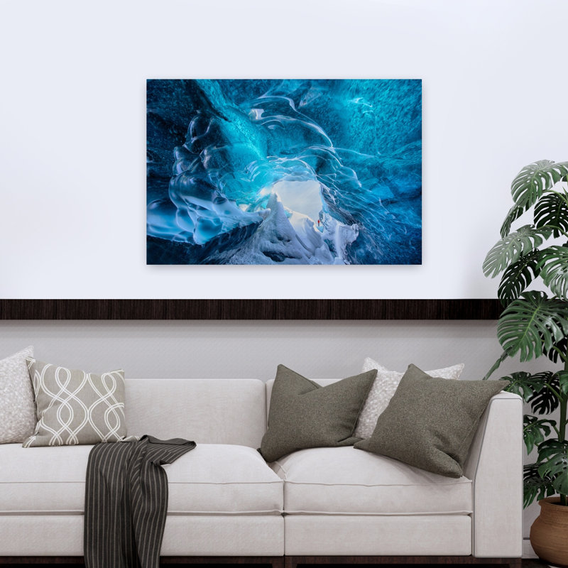 Affiche murale abstraite contemporaine représentant une grotte de glace d'un bleu profond, paysage naturel, 32" H x 48" W