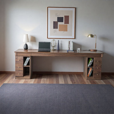 Bureau spacieux et de style européen