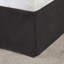 Couette 7 pièces en suédine grise pour lit king size avec détails brodés et coussins décoratifs imprimés doux