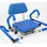 Fauteuil de douche pivotant pour baignoire avec siège, dossier et accoudoirs rembourrés et pivotant iLIVING ILG-628, avec largeur de montage réglable, bleu