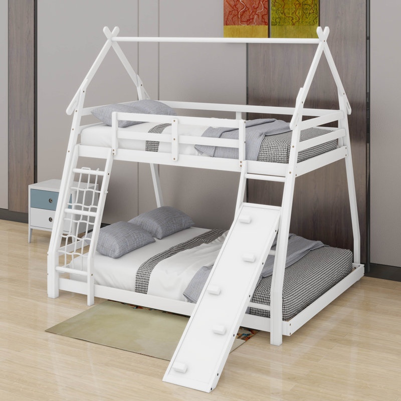 Lit superposé simple au-dessus de grand lit avec filets et rampe