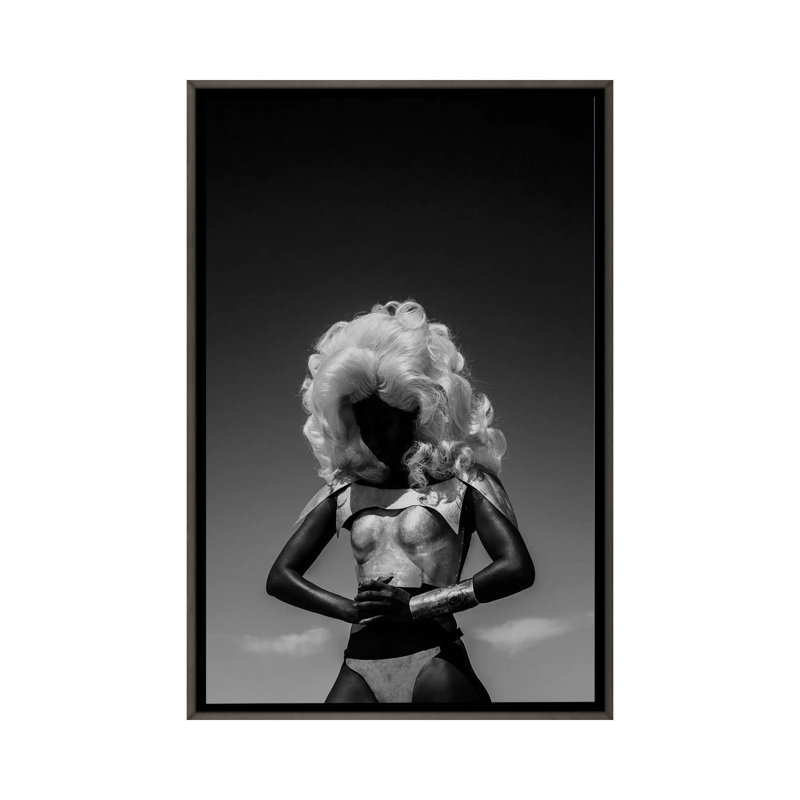 « Warrior Queen » par Gregory Prescott-impression, H 26 po x l 18 po x 1,5 po, Toile encadrée de bois rustique foncé