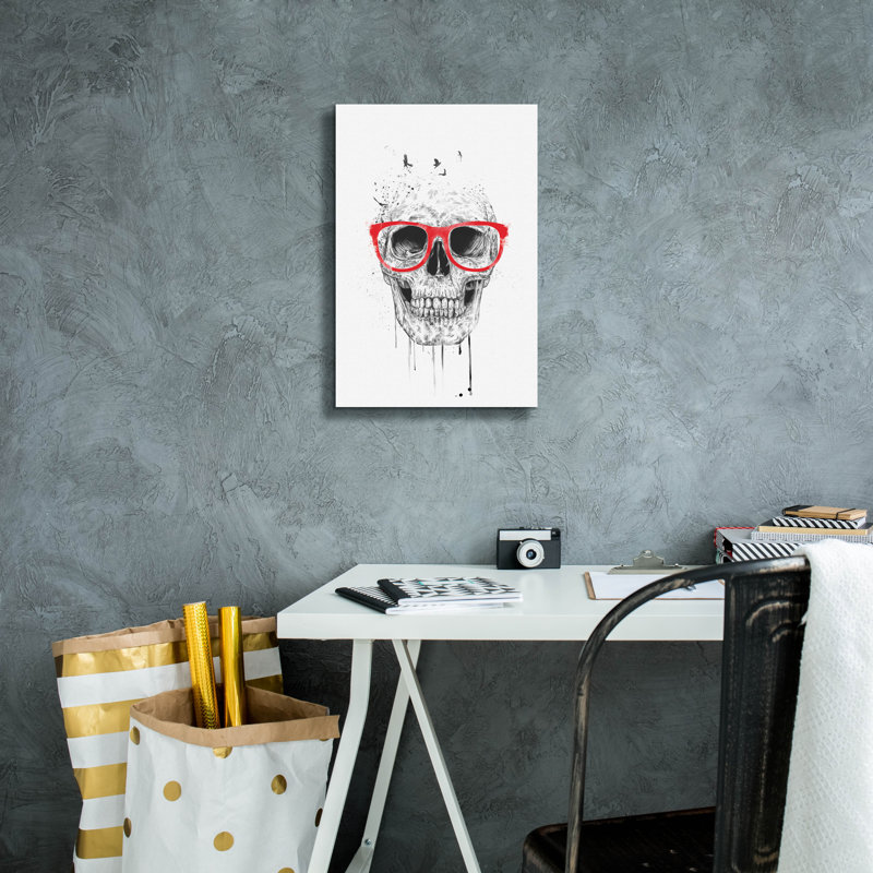 «Skull With Red Glasses» par Balazs Solti, art mural sur toile, H 18 po x l 12 po x P 0,75 po