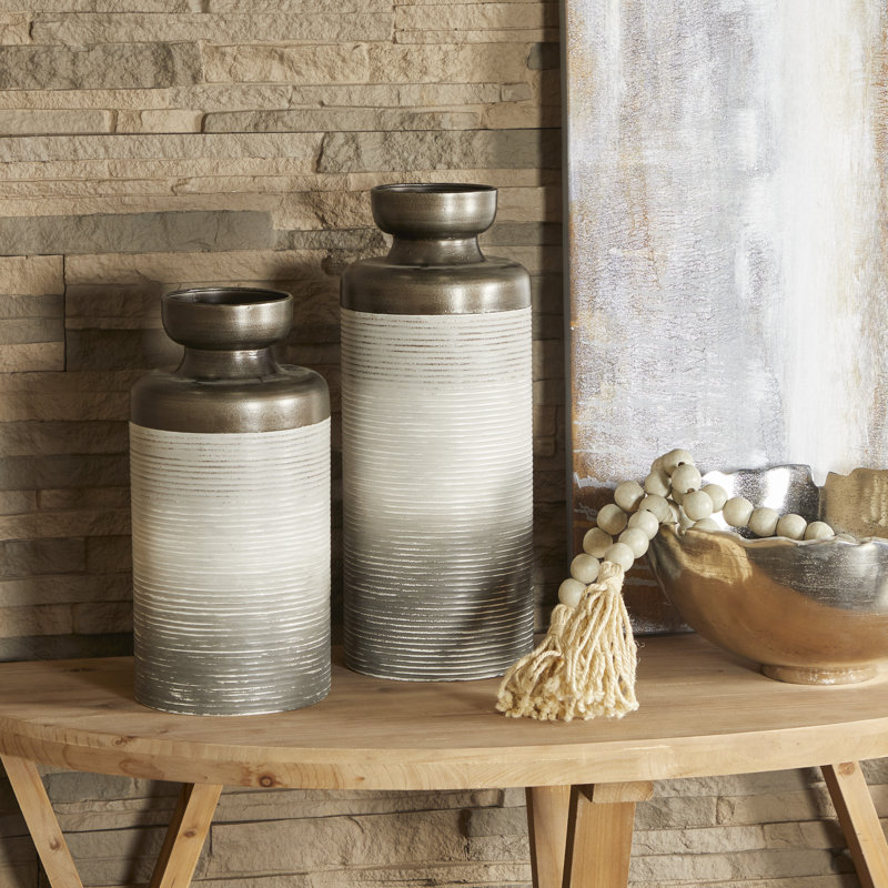 Liliam Metal Table Vase
