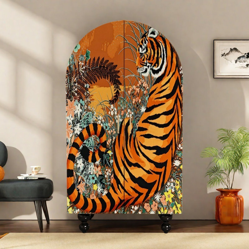 Armoire arquée avec tablettes et portes