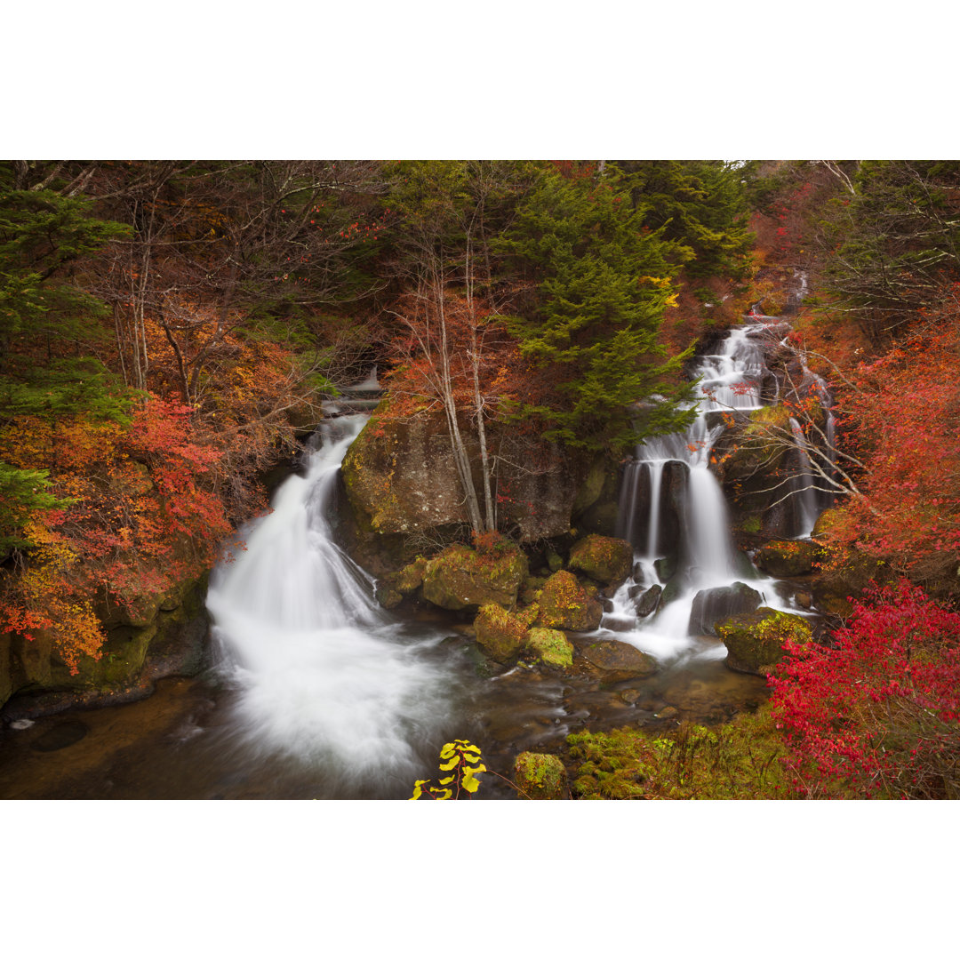 Ryuzu Falls von Sara_winter - Kein Rahmen Druck auf Leinwand