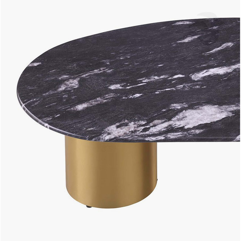 Table basse ovale (1 pièce): plateau en pierre frittée, pieds dorés, bords d'angle doux, finition noir gris et or mat, idéal pour les salons principaux