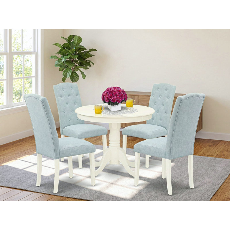 L'ensemble de 5 pièces pour coin-repas pour 4 personnes comprend une table de cuisine ronde avec piédestal et 4 chaises Parson rembourrées en tissu bleu bébé, lin blanc