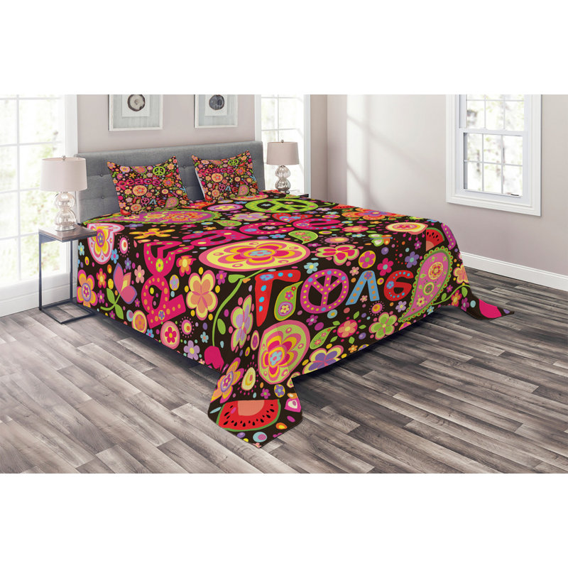 Groovy Traditional Polyester Coverlet, Queen Bedspread + 2 Shams