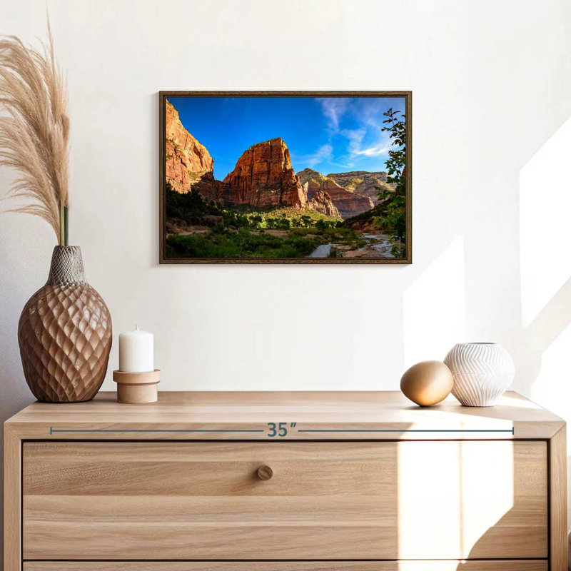 Journée ensoleillée à Angels Landing, H 19 po x l 13 po, Cadre flottant noyer